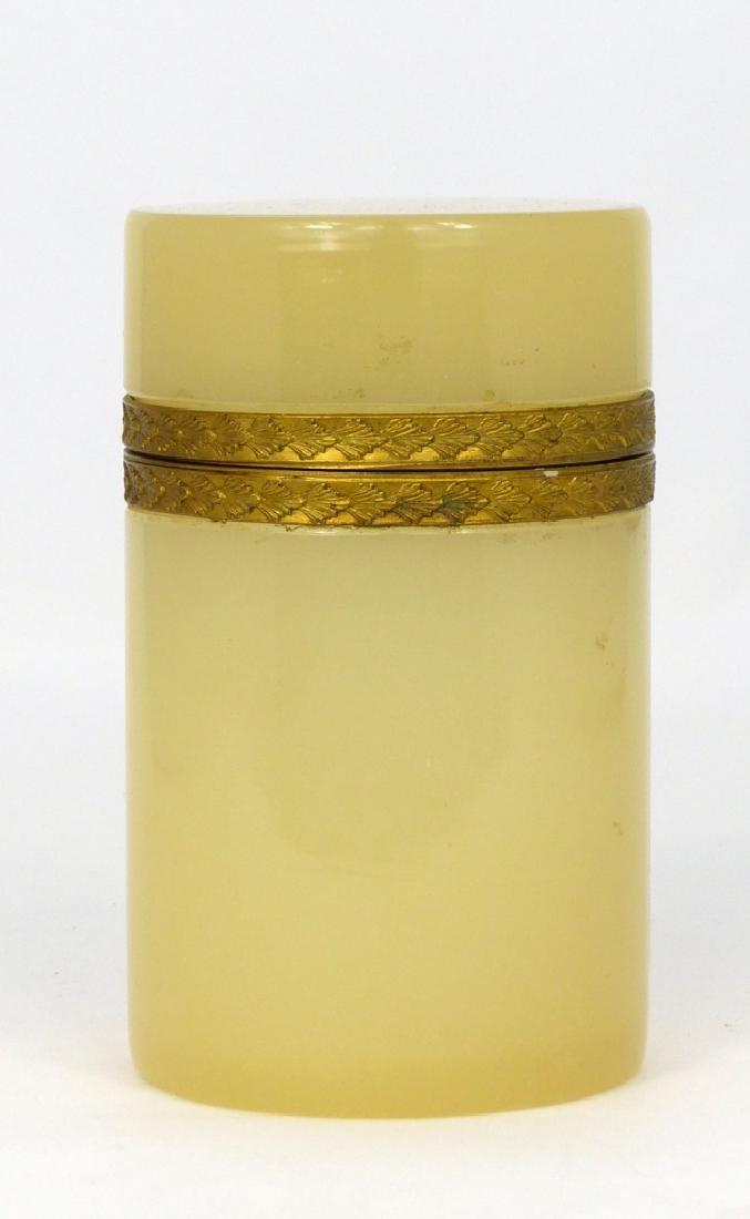 FRENCH OPALINE GLASS ROUND HINGED BOX (1 of 5)