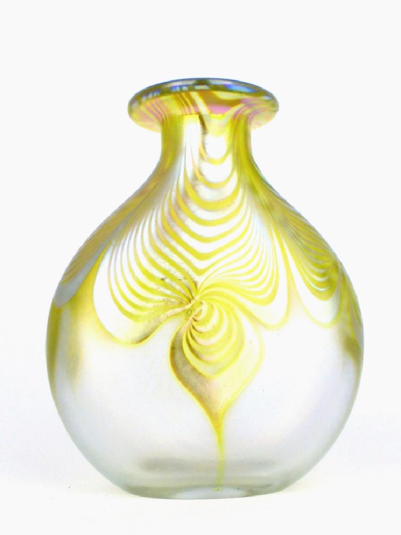 STEVEN CORREIA IRIDESCENT ART GLASS VASE (1 of 5)