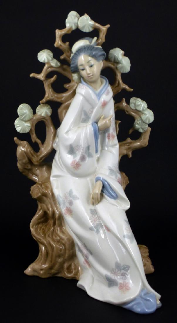 LLADRO GEISHA PORCELAIN FIGURINE (1 of 7)