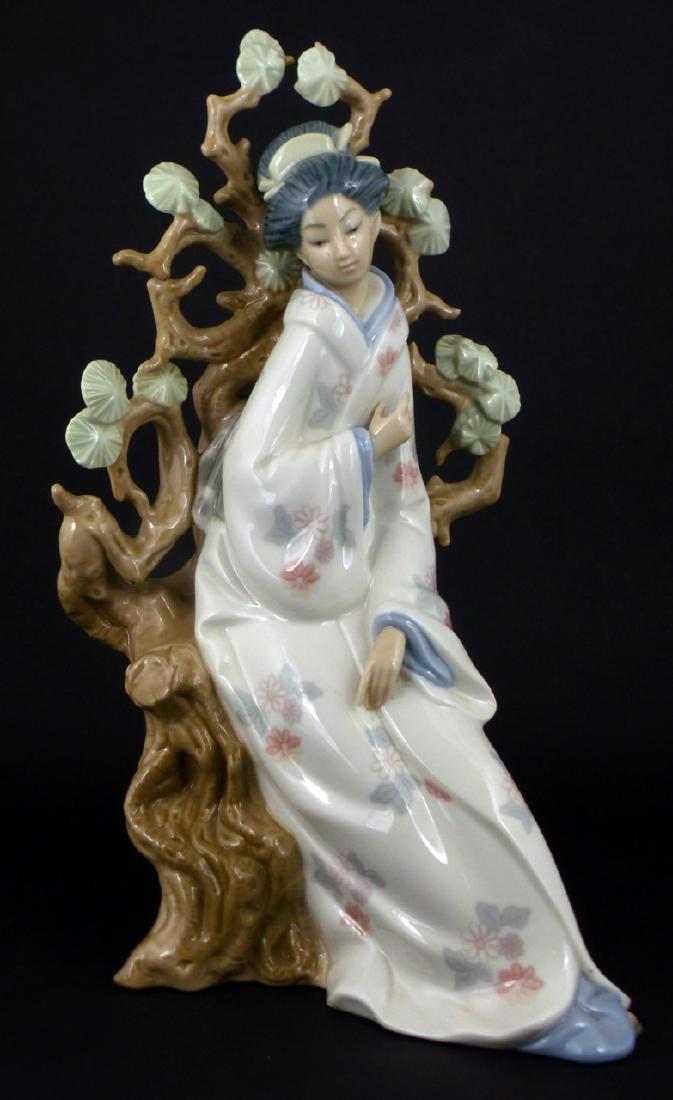 LLADRO GEISHA PORCELAIN FIGURINE (1 of 6)