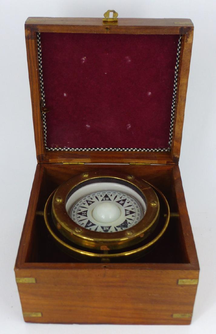 GIMBAL MOUNTED BRASS SHIPS COMPASS IN WOODEN BOX (1 of 6)