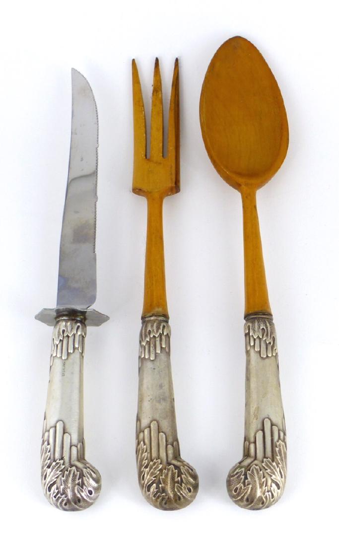 3pc LEE & WIGFULL SHEFFIELD STERLING SERVING ITEMS: 3 sterling silver serving items by Lee and Wigfull, Sheffield. Each with pistol grip handles in an Art Deco pattern. Each handle marked sterling. Includes wooden salad set and knife with stainless bla