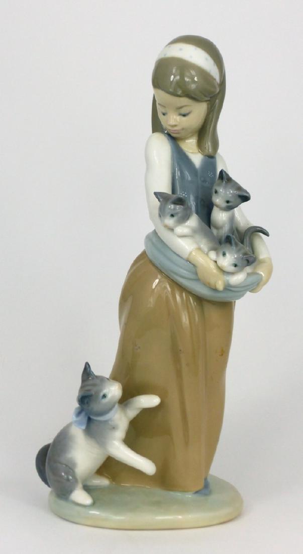 LLADRO 'FOLLOWING HER CATS' PORCELAIN FIGURINE (1 of 5)