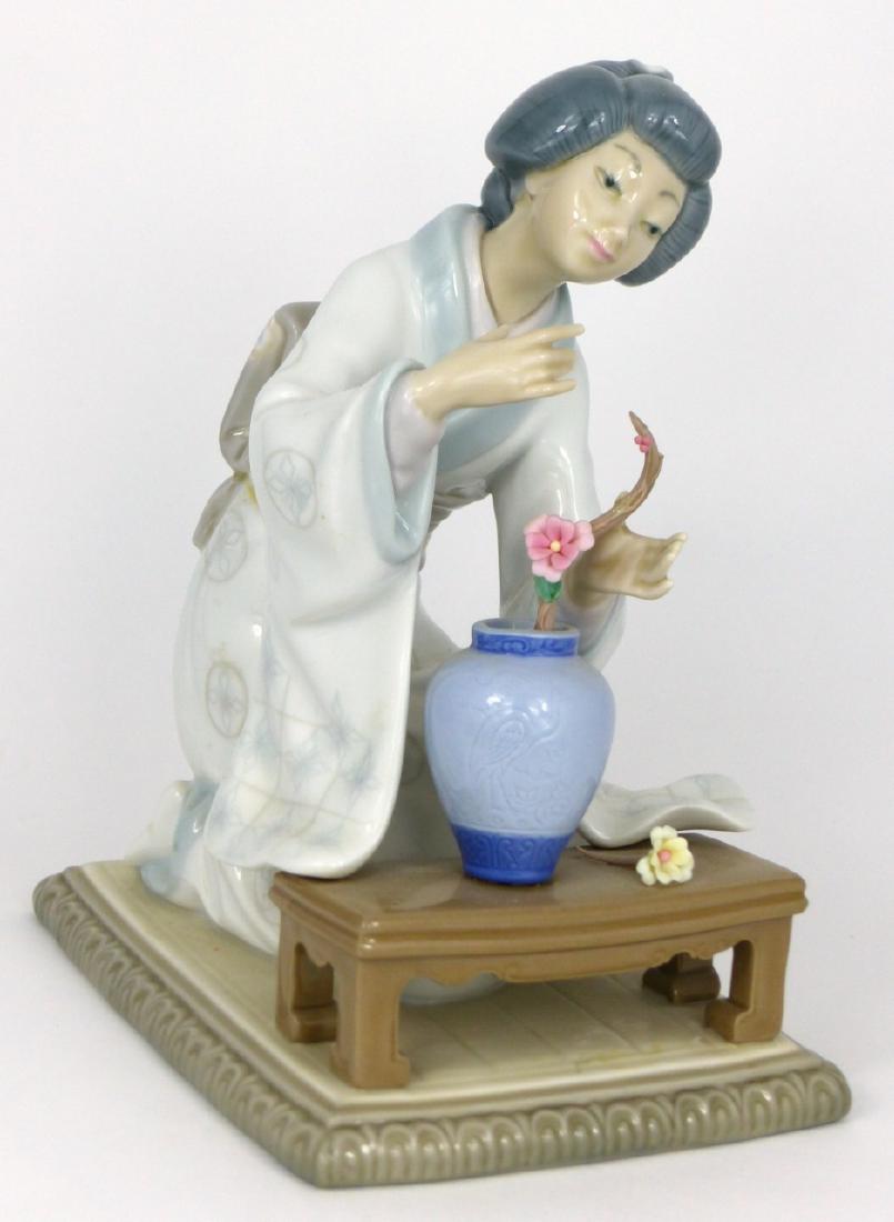 LLADRO 'GEISHA ARRANGING FLOWERS' GLAZED FIGURINE (1 of 6)