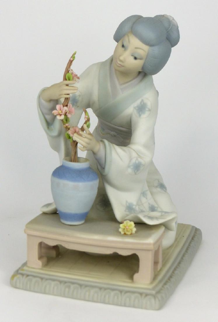 LLADRO 'GEISHA ARRANGING FLOWERS' MATTE FIGURINE (1 of 9)