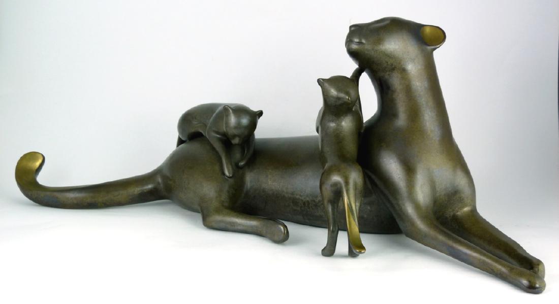 LOET VANDERVEEN 'CHEETAH & CUBS' BRONZE SCULPTURE: Loet Vanderveen (Dutch, 1921-2015) bronze sculpture titled 'Cheetah and Babies, Reclining'. Having a patinated finish with polished accents. Signed to side of base and numbered 154/1250. Measures 20 1