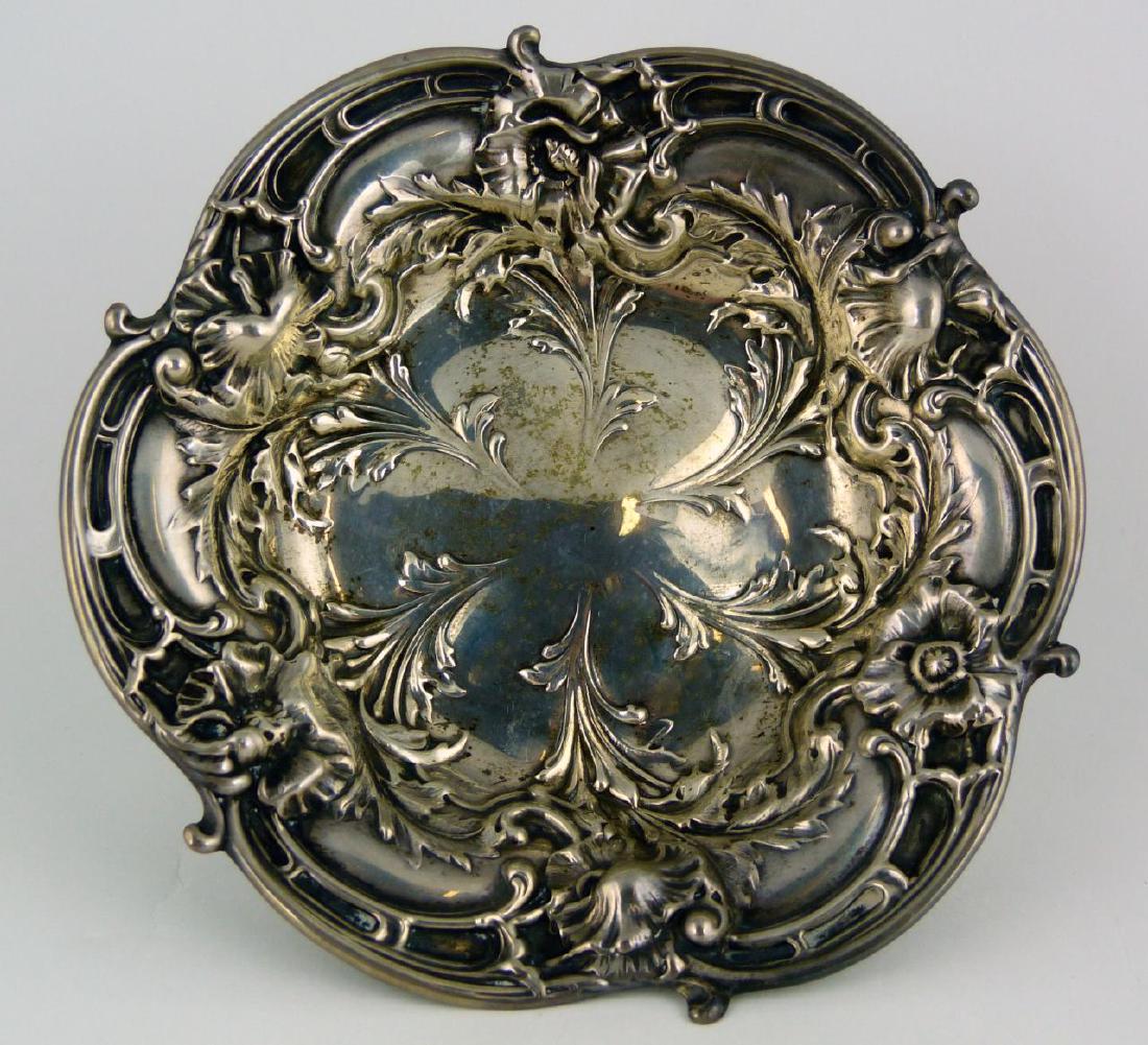 REED & BARTON 'LES SIX FLEURS' STERLING COMPOTE: Reed & Barton sterling silver footed bowl in 'Les Six Fleurs' pattern. Hallmarked, marked sterling and numbered X279 to underside. Measures 5 1/2" (14cm) diameter. Total weight 4.6ozt (144g).