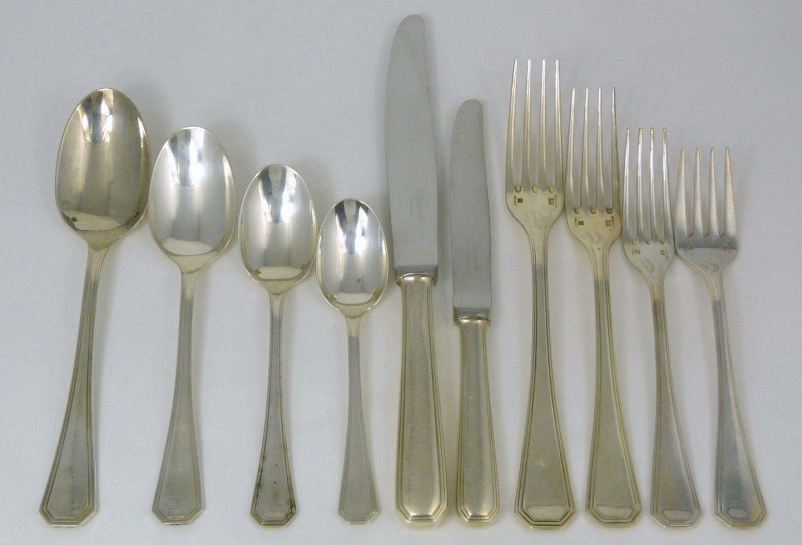 125pc CHRISTOFLE 'AMERICA' SILVERPLATE FLATWARE: 125 pieces of Christofle French silver plated flatware in the 'America' pattern. Service for 12 with serving pieces. Each piece hallmarked. Includes 12 dinner forks-8 1/8", 12 salad forks-6 1/2", 12 d