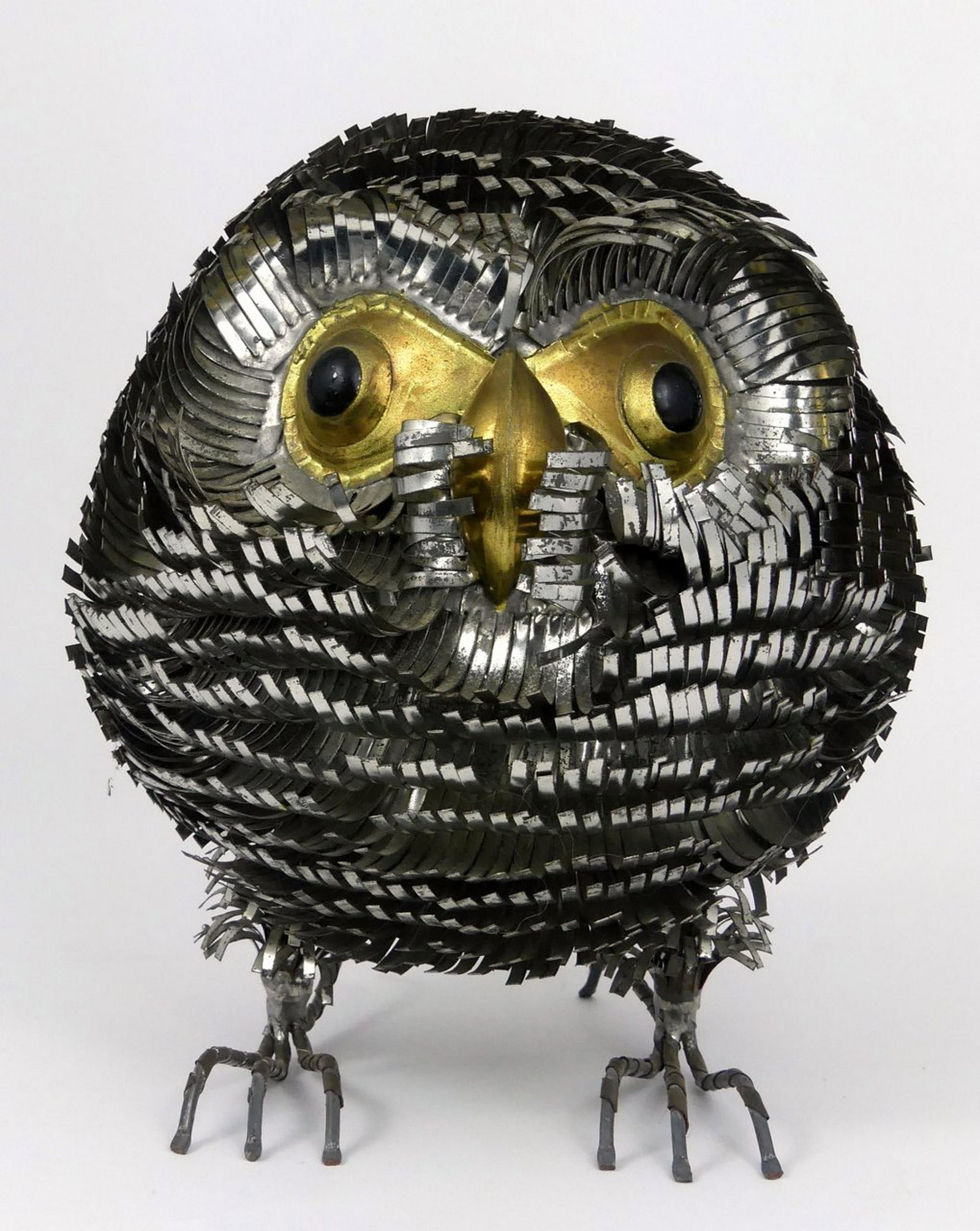 MEXICAN METAL & WIRE OWL: Mexican mid-century metal wire owl with brass accents. Style of Sergio Bustamante. Measures 6" (15.2cm) height.