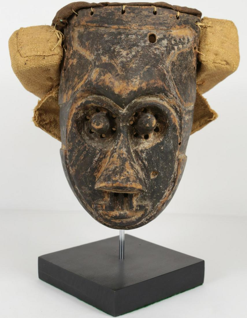 AFRICAN TRIBAL CARVED WOOD DANCE MASK: African Tribal carved wood dance mask with burlap head cover. Possibly Bena Lulua. Measures 11" width x 10" height + 3" base and mount.
