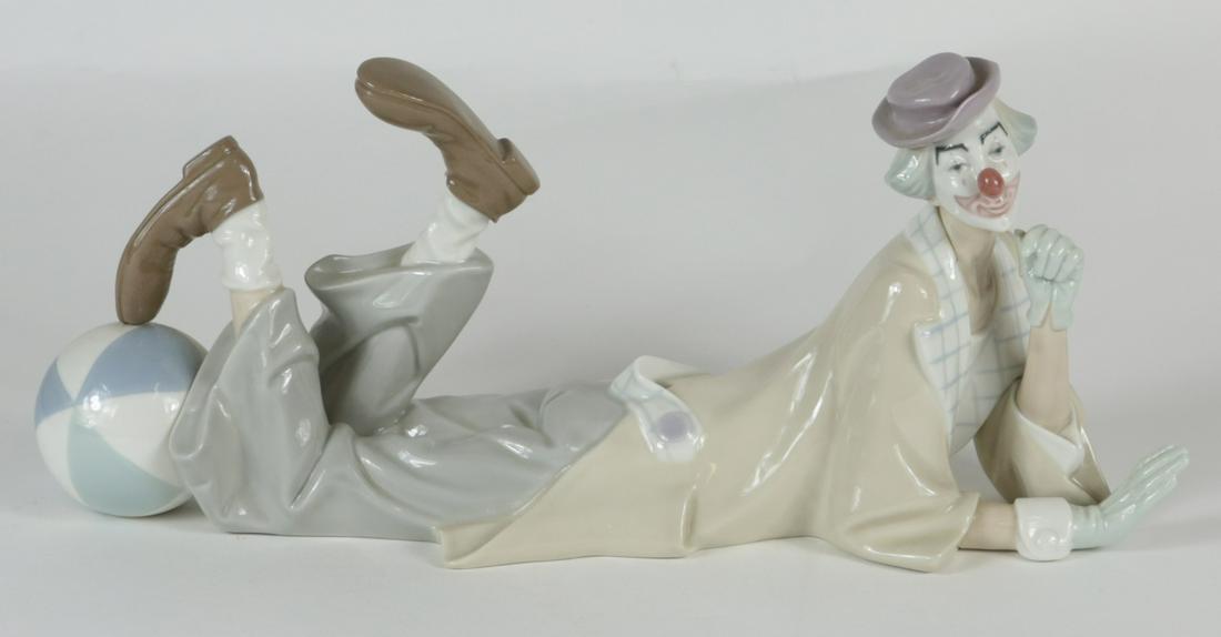 LLADRO 'RECLINING CLOWN w BALL' PORCELAIN FIGURINE: Lladro reclining clown with ball porcelain figure #4618. Marked to underside. Measures 14 1/2" length.