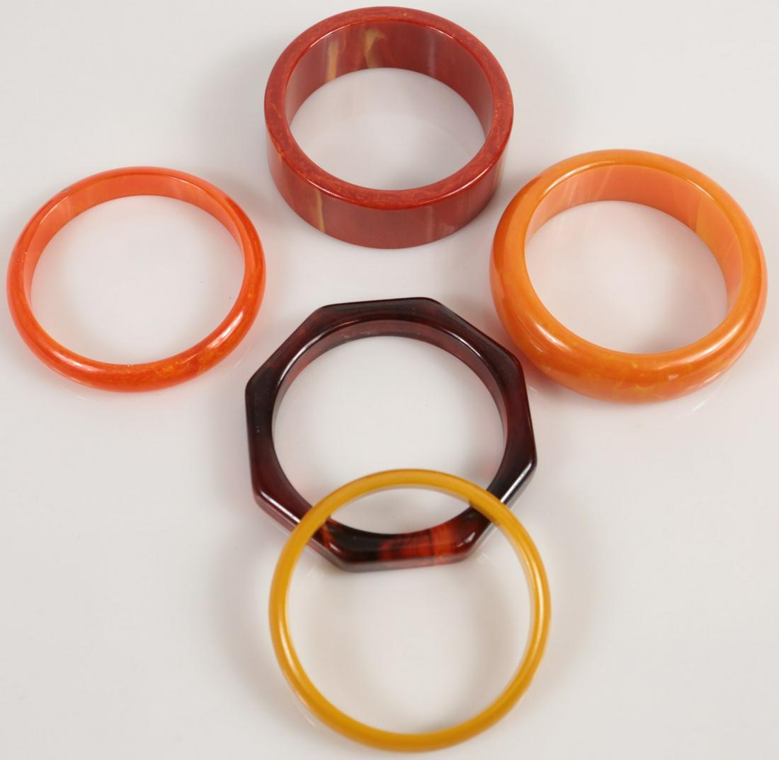 5pc VINTAGE BAKELITE BANGLE BRACELETS: Group of five vintage bakelite or possibly bakelite style bangle bracelets. Inner diameter of each measures approx 2 1/2" or slightly larger.