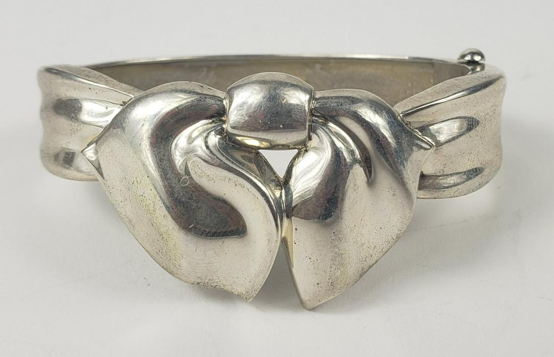 TIFFANY & CO HINGED STERLING SILVER BOW BANGLE (1 of 4)