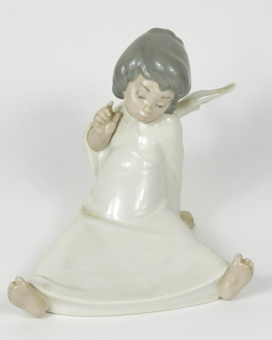 LLADRO ANGEL WONDERING PORCELAIN FIGURINE (1 of 6)