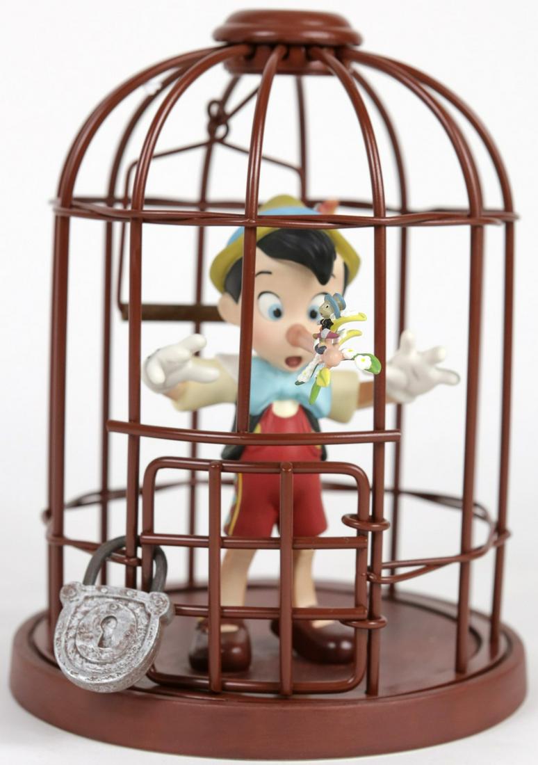 DISNEY CLASSICS PINOCCHIO & JIMINY CRICKET FIGURE (1 of 8)