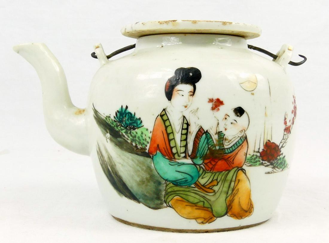 ANTIQUE CHINESE PORCELAIN TEAPOT (1 of 7)