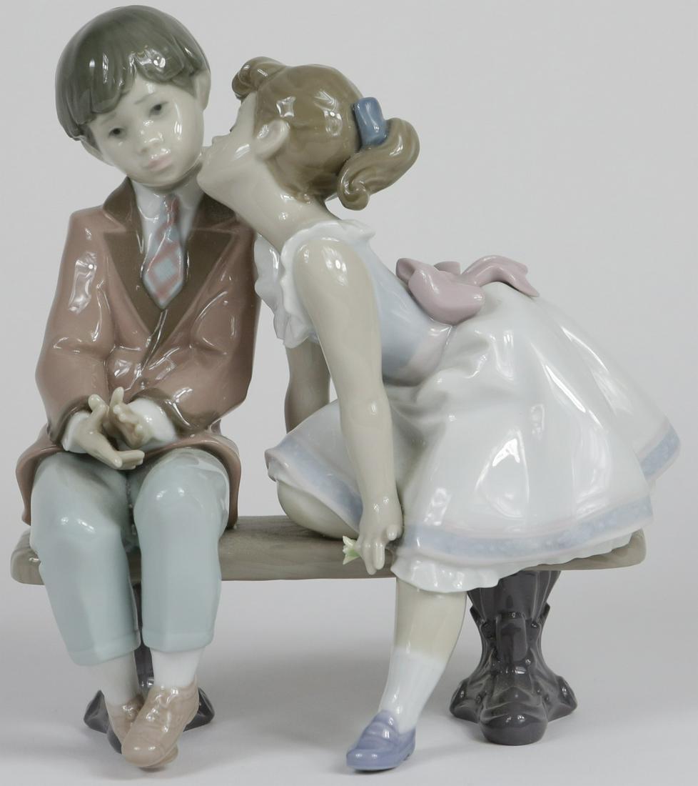 LLADRO 'TEN & GROWING' PORCELAIN FIGURINE w BOX (1 of 6)