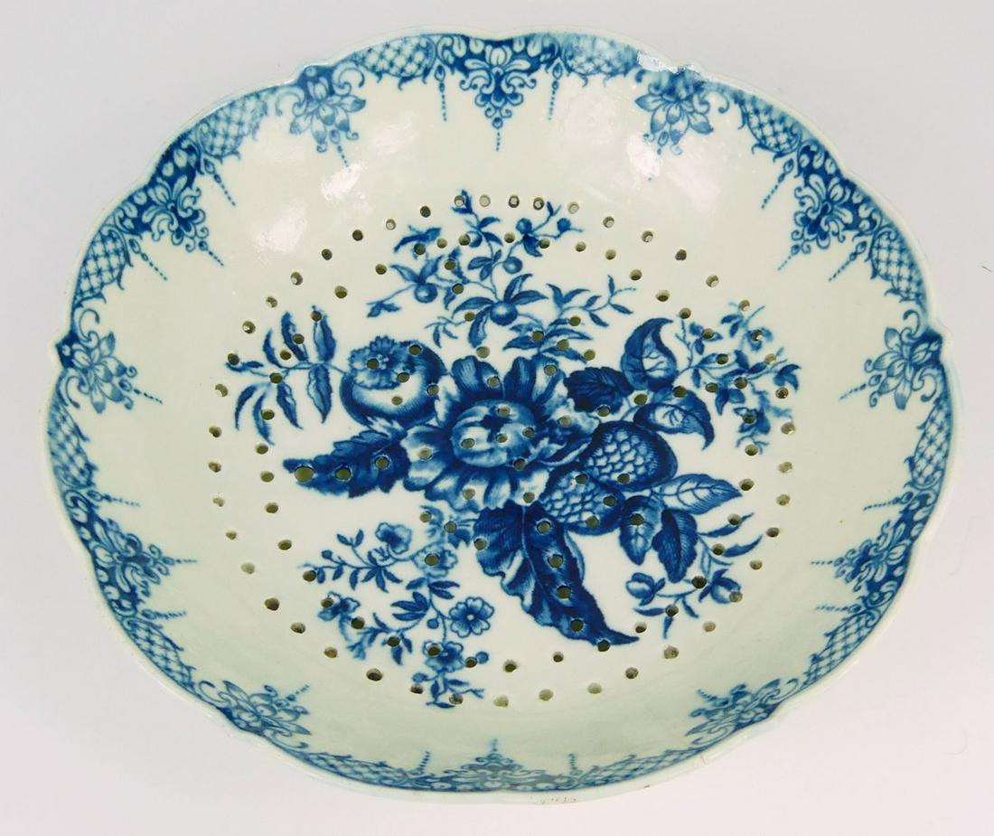 DR. WALL WORCESTER PORCELAIN STRAINER (1 of 3)
