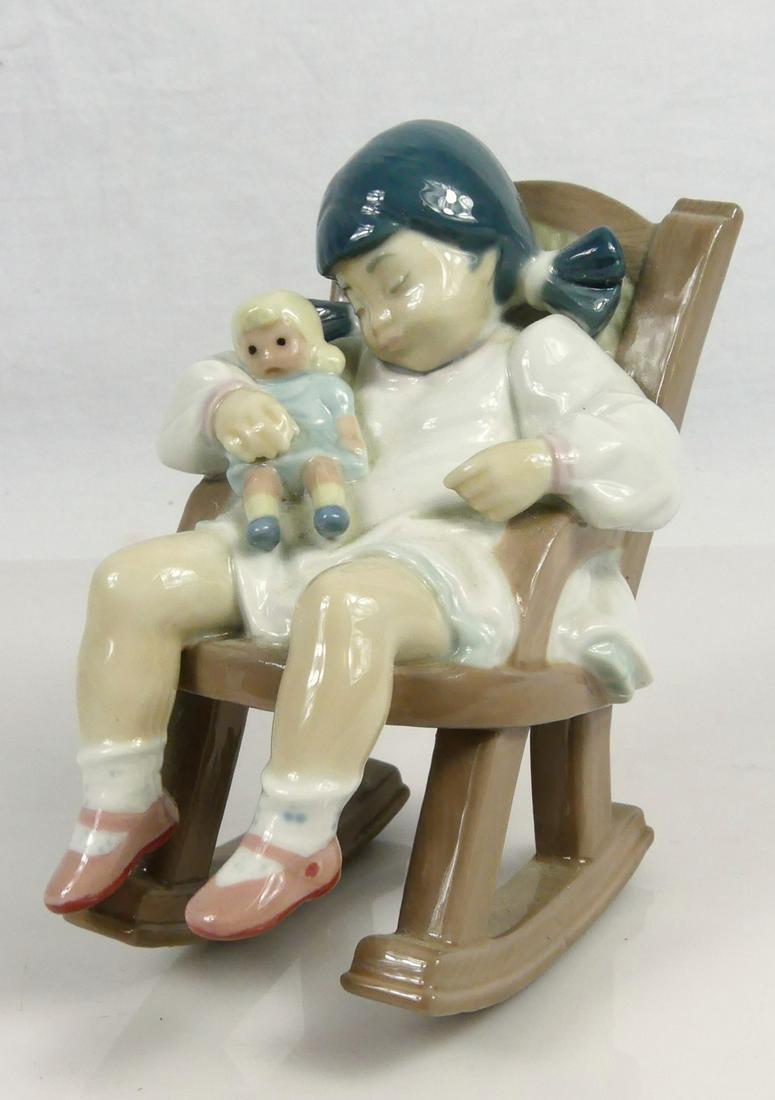 LLADRO NAPTIME PORCELAIN FIGURINE (1 of 5)