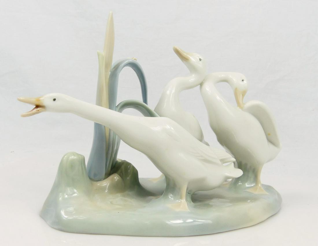LLADRO GEESE GROUP PORCELAIN FIGURINE (1 of 4)