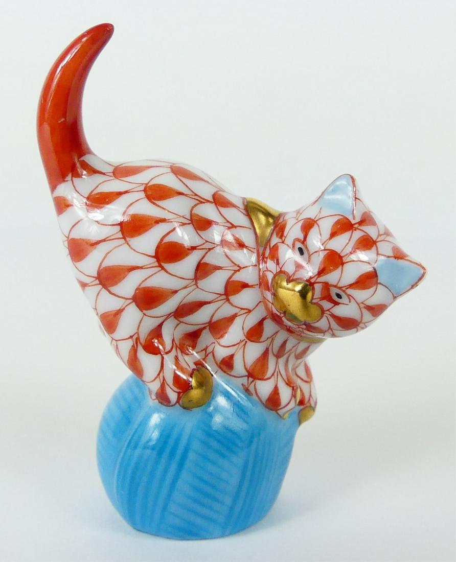 HEREND FISHNET PORCELAIN CAT PAPERWEIGHT (1 of 5)
