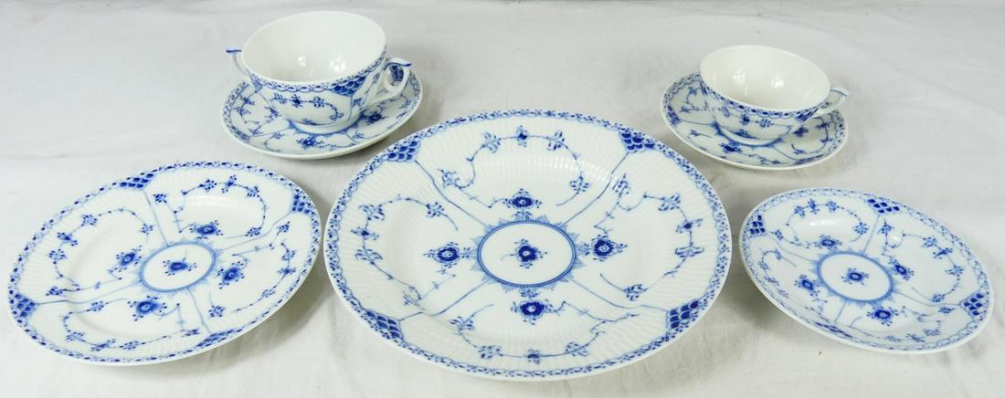 81pc ROYAL COPENHAGEN BLUE FLUTED HALF LACE CHINA (1 of 7)