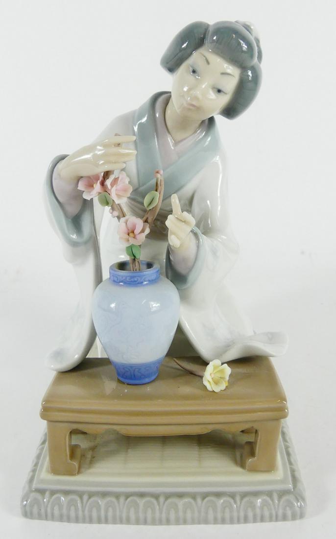LLADRO SEATED GEISHA w BONSAI PORCELAIN FIGURINE (1 of 6)