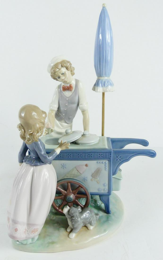 LLADRO 'ICE CREAM VENDOR' PORCELAIN FIGURINE (1 of 7)
