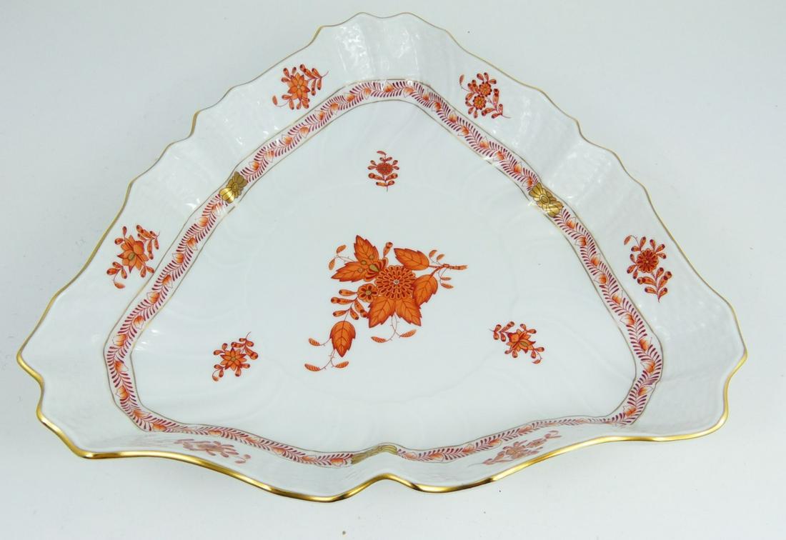 HEREND CHINESE BOUQUET RUST PORCELIAN TRIANGULAR (1 of 6)