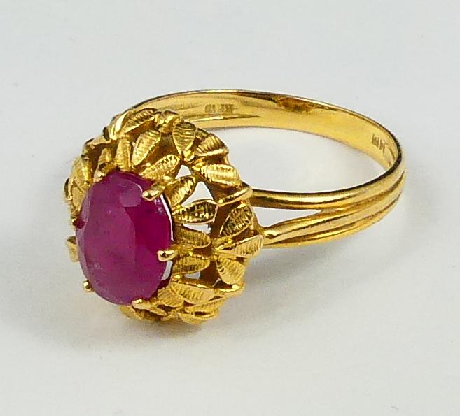 18kt YELLOW GOLD RUBY RING (1 of 6)