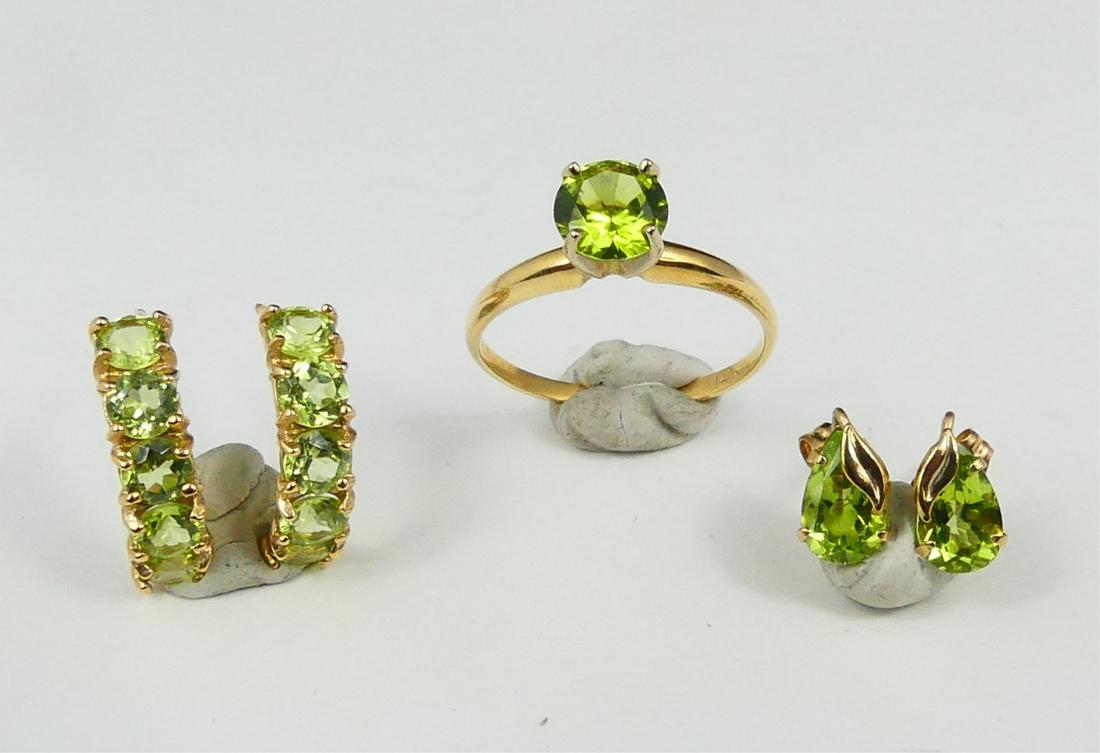 5pc YELLOW GOLD & PERIDOT RING & EARRINGS SUITE (1 of 2)