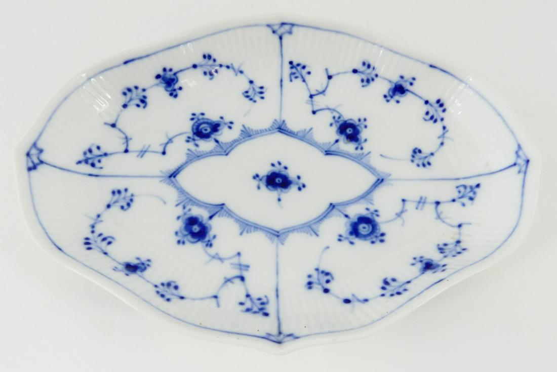 ROYAL COPENHAGEN BLUE FLUTED OVAL DISH (1 of 5)