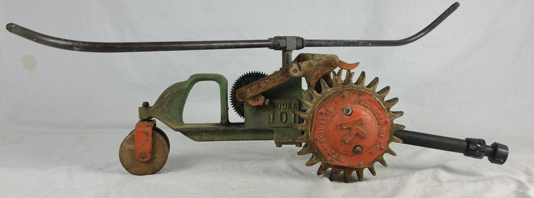 F.D. KEES KRAWLER CAST IRON TRACTOR SPRINKLER (1 of 7)