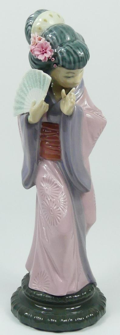 LLADRO 'TIMID JAPANESE' PORCELAIN FIGURINE (1 of 8)