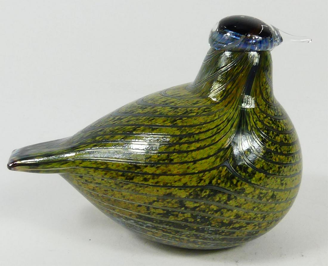 OIVA TOIKKA IITTALA PULLED FEATHER ART GLASS BIRD: Oiva Toikka (Finnish, b. 1931) Nuutajarvi mottled green/yellow art glass bird with pulled feather design. Signed to underside and holds iittala label. Measures 5" length.