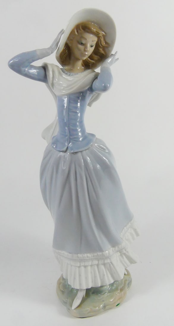 LLADRO 'SPRING BREEZE' PORCELAIN FIGURINE (1 of 7)