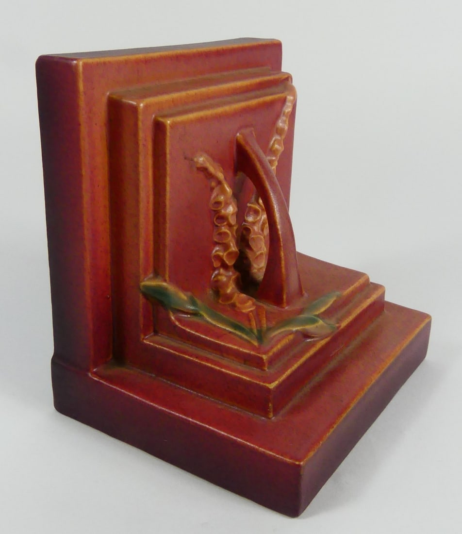ROSEVILLE POTTERY 'FOXGLOVE' BOOKEND: Roseville pottery bookend or doorstop in the Foxglove pattern. Marked to underside. Measures 5 5/8" height.