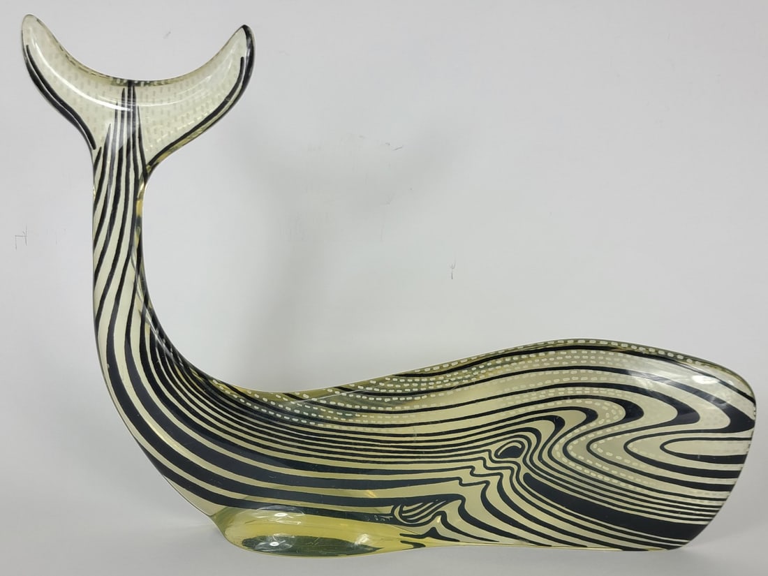 ABRAHAM PALATNIK MODERN LUCITE WHALE SCULPTURE: Abraham Palatnik (Brazilian, b. 1928) acrylic lucite sculpture with black and grey tribal pattern. Signed Pal beside side flipper. Measures 14" length.