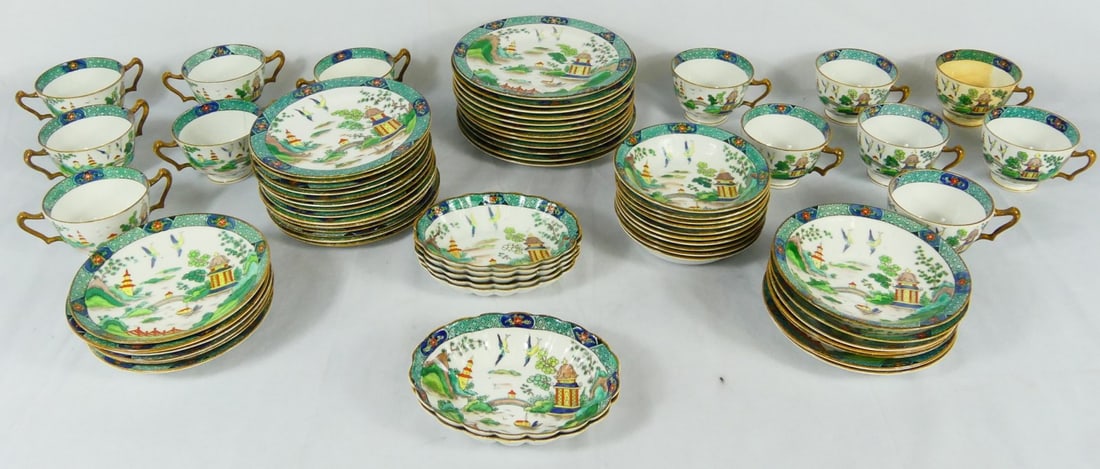 69pc CROWN STAFFORDSHIRE CHINESE WILLOW PORCELAIN (1 of 11)