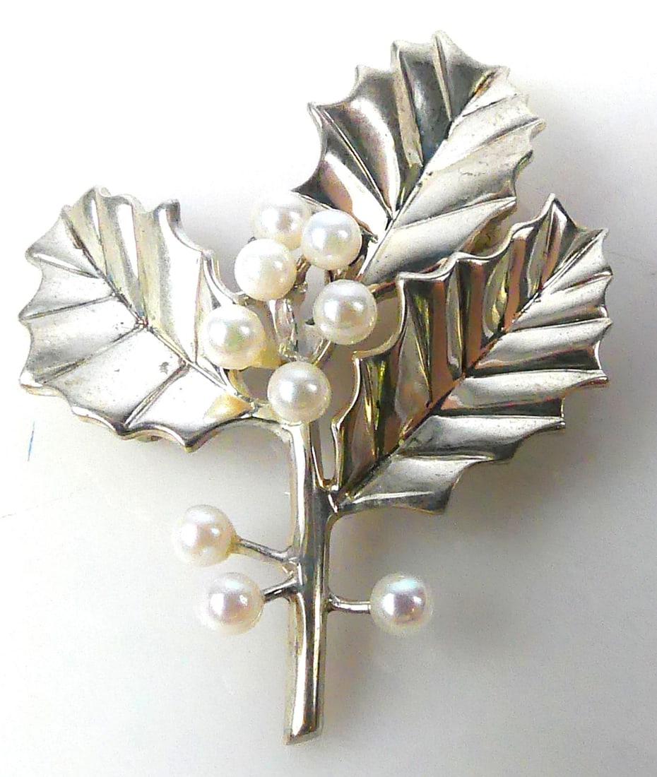 TIFFANY & CO STERLING & PEARL HOLLY LEAF BROOCH (1 of 3)