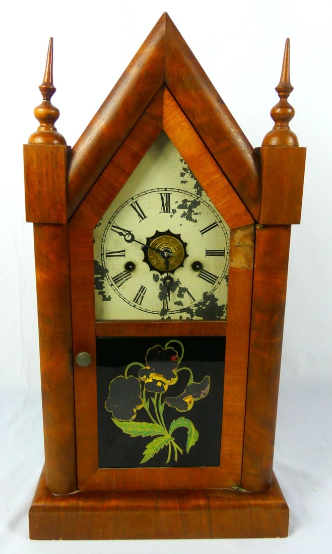 NEW HAVEN CLOCK CO GOTHIC 8-DAY MANTEL CLOCK (1 of 4)