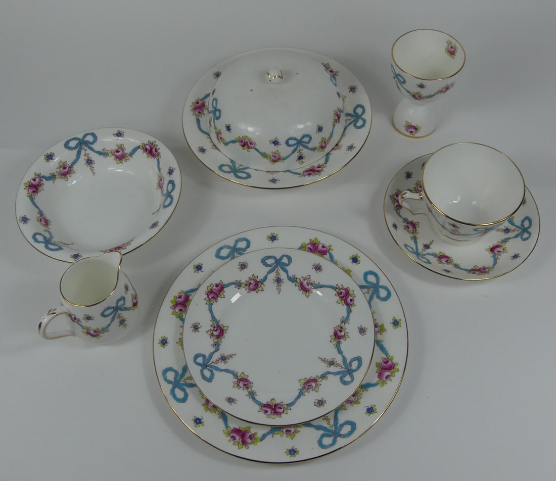 ENGLISH CROWN STAFFORDSHIRE CHINA SERVICE FOR ONE (1 of 6)