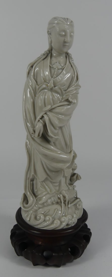 CHINESE BLANC DE CHINE PORCELAIN GUAN YIN FIGURE (1 of 8)