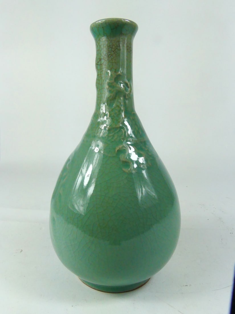 CHINESE CELADON CRACKLE GLAZE PORCELAIN VASE (1 of 9)