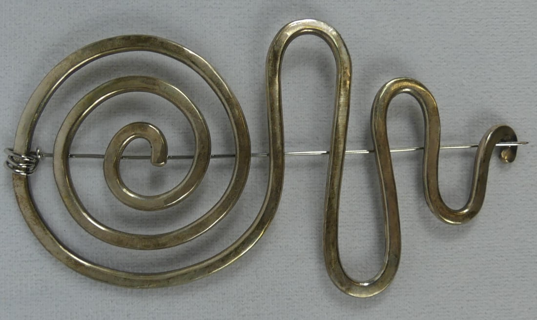 C@LDER STYLE STERLING SILVER BROOCH: Hand hammered sterling silver brooch with wire closure in the style of Alexander C@lder. Measures 4 5/8" x 2 1/2". Total weight 1.5ozt.