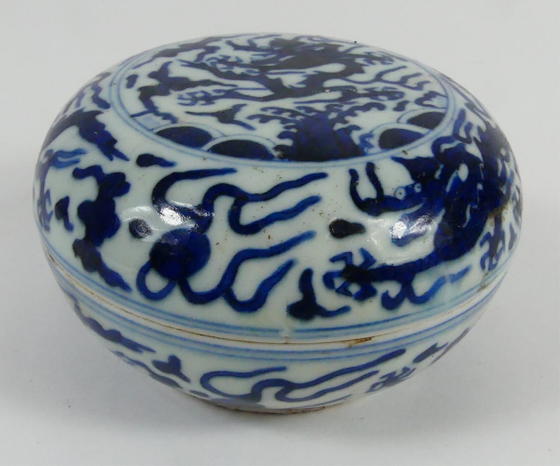 CHINESE BLUE & WHITE PORCELAIN ROUND COVERED BOX (1 of 9)