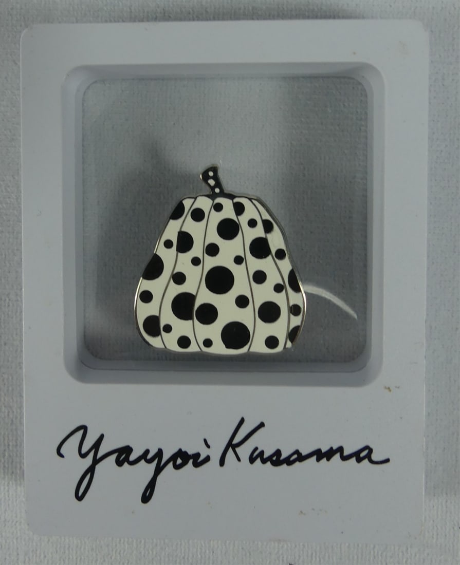 YAYOI KUSAMA ENAMEL WHITE PUMPKIN PIN (1 of 2)