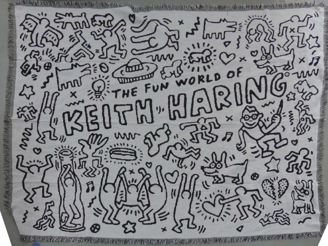 FUN WORLD OF KEITH HARING WOVEN BLANKET (1 of 4)