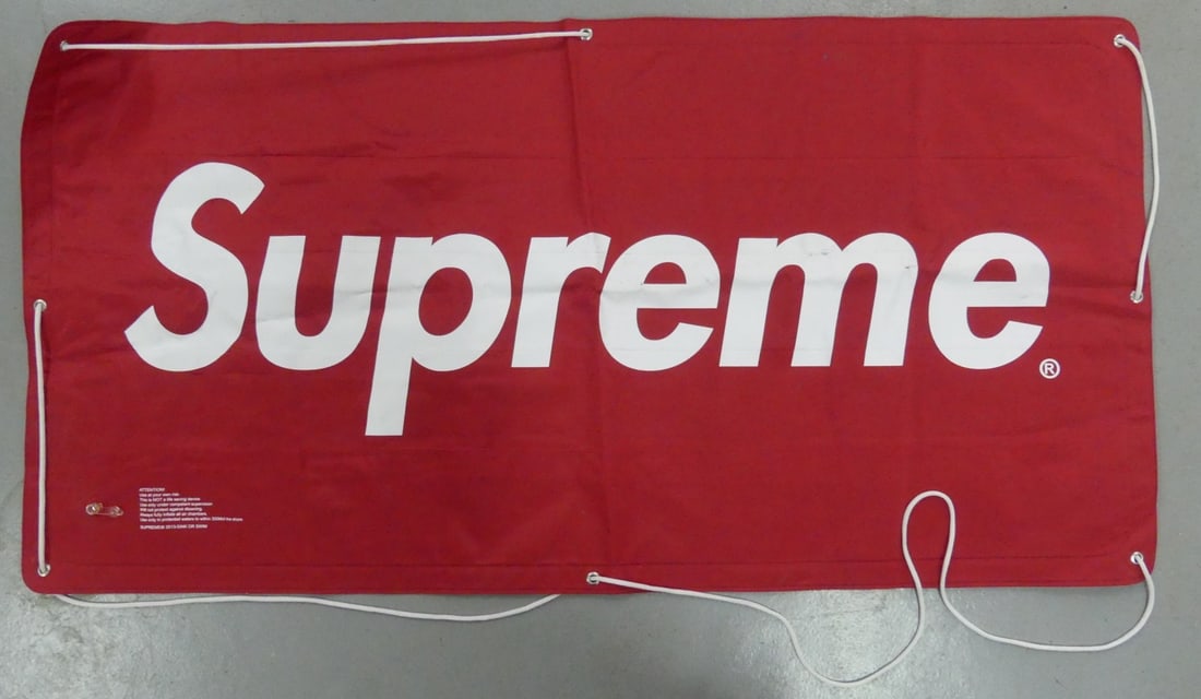 SUPREME INFLATABLE RAFT w ROPE (1 of 4)