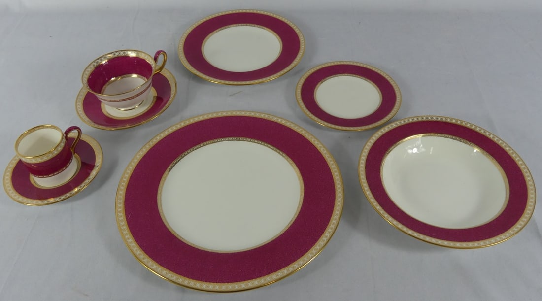 106pc Wedgwood Ulander Powder Ruby China Set